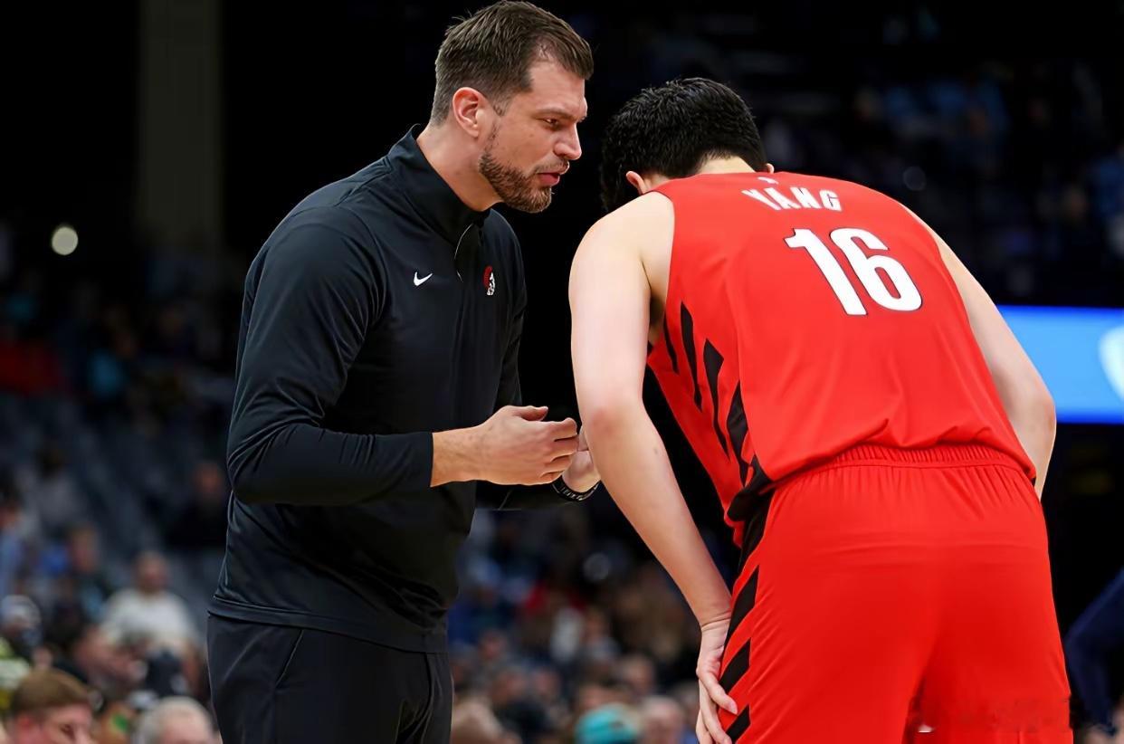 杨瀚森疑似被夏普“算计”了！爱看正负值的，瞅瞅夏普这离谱数据：半场首发17分钟，