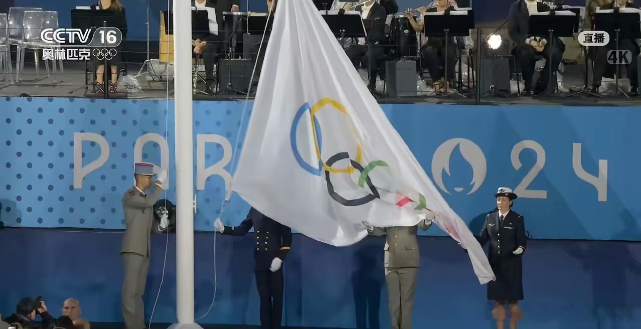 巴黎奥运会开幕式，有三个没想到！1、第一个没想到是：现场直播镜头中，突然出现一组