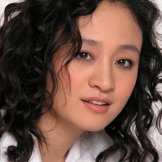 演员，何冰说，第一次去中戏，就遇到了伍宇娟，那才是真正的大美女，让人恍惚，感觉不
