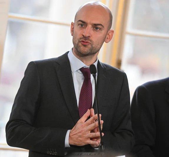 法国外交部长巴罗表示：我与乌克兰外交部长 Andrii Sybiha 以及我们的