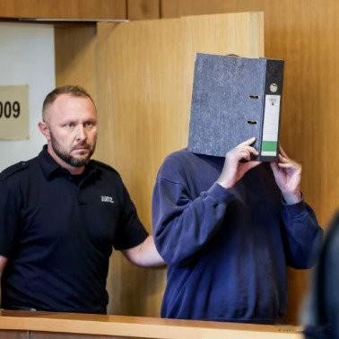 德国男护士为省夜班麻烦杀10人！被判终身监禁，15年不得假释
 
11月5日德国