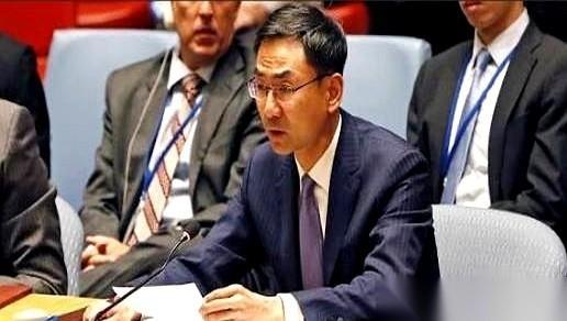 这次，连演都懒得演了。
联合国那屋里，灯火通明，可那点“外交体面”的窗户纸，算是