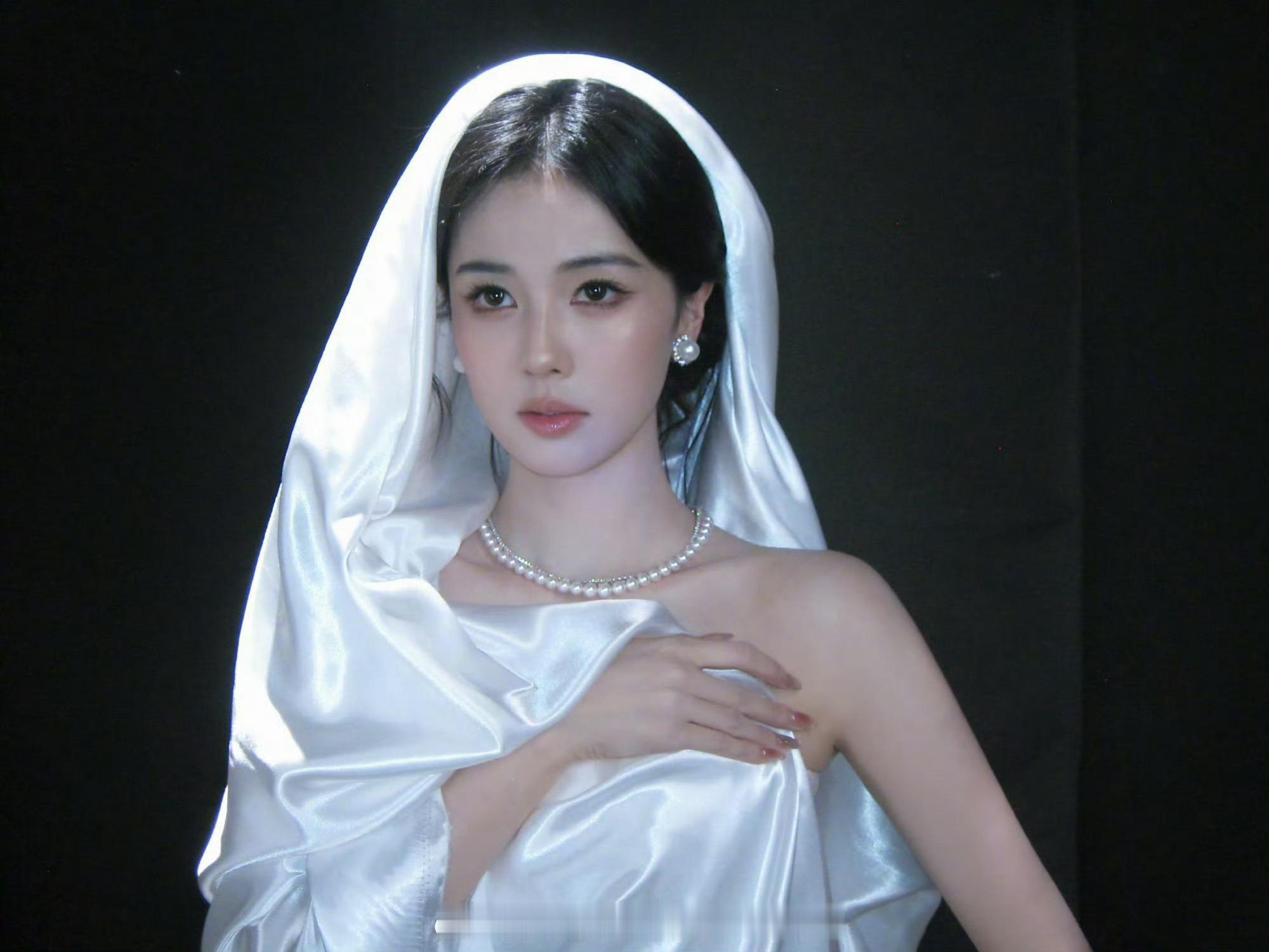 鹿鹿女神，结芬！！！白纱和珍珠真的太适合她了，温柔又清冷，我看完直接在屏幕前啊啊