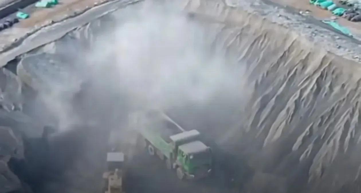 江苏东台 东台爆料 东台梁北村一水泥厂扬尘污染严重！
市民反映：江苏东台梁北村一