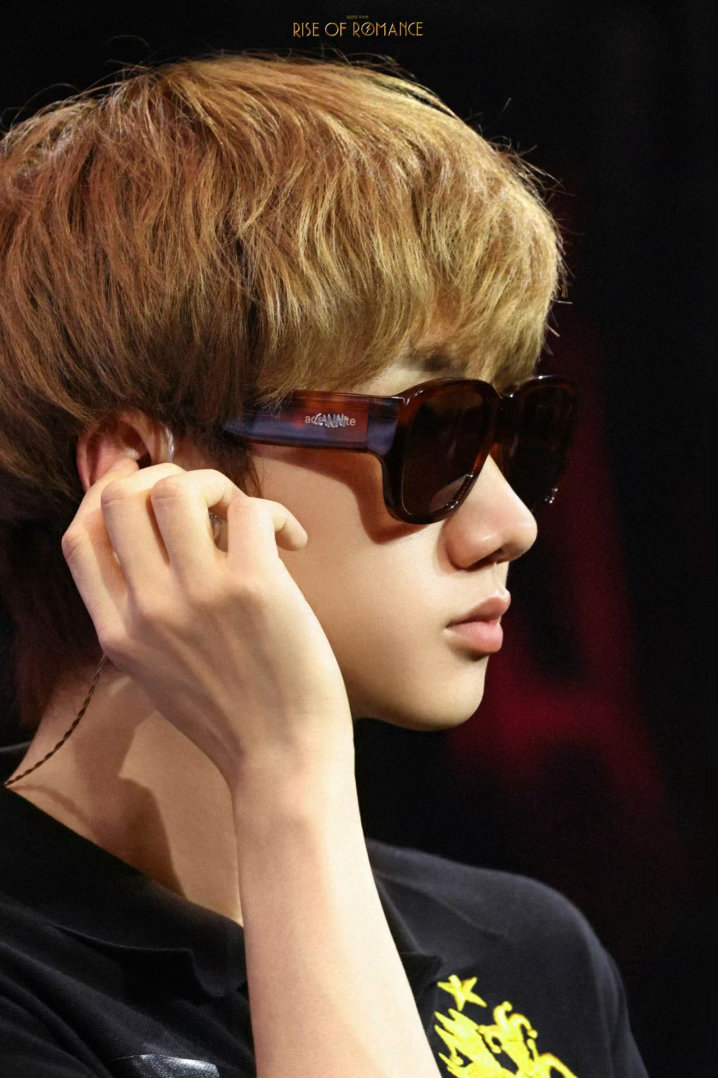 汪苏泷已经在外漂泊一个月了汪苏泷想家了 他说“漂泊”这个词的时候，突然就觉得心疼