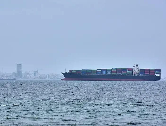 打仗打出了世界级收费站
4月23日，伊朗议会副议长宣布首笔霍尔木兹海峡通行费已汇