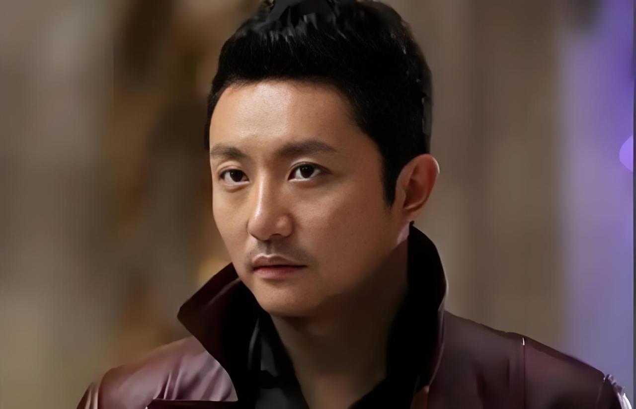 今晚21:30，积压五年的谍战剧《隐锋》登陆央视八套次黄金档。该剧以1949年成