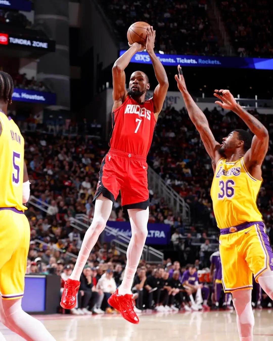 杜兰特今天又打了38分钟！
宁愿他今天少打点，上半场就已经拿到了16分，结果全场