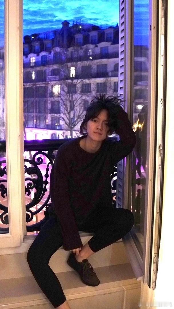文淇工作留痕留得满上海都是一整面墙都是文淇是什么感觉 上海新晋打卡地标诞生，街边
