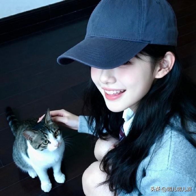 有什么好的手机壁纸推荐一波超级超级卡哇伊的小姐姐壁纸分享给大家，希望大家能喜欢哦