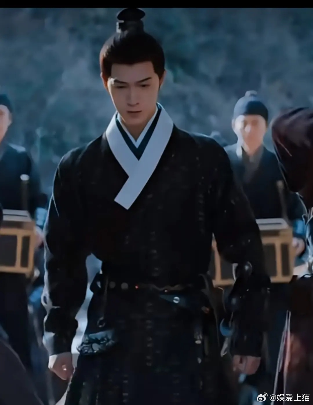 张凌赫粉底液将军和李昀锐的迷离眼神将军谁更胜一筹 