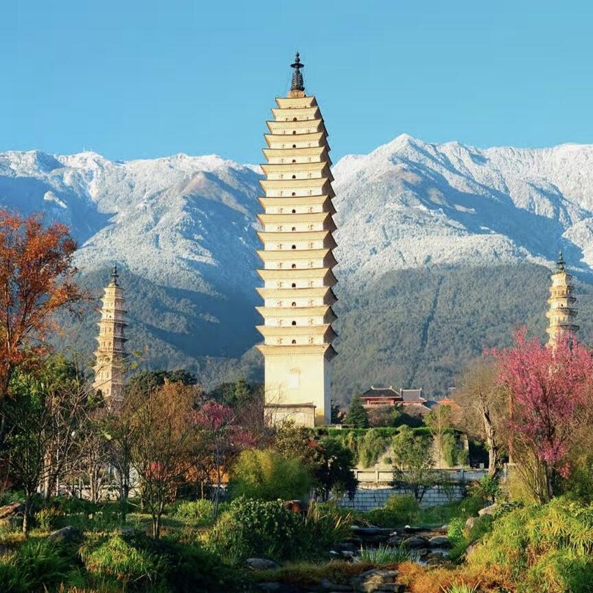卢克文说，深圳与大理是两座T0级别的城市，分别代表人生最好的两端。
​卢克文还表
