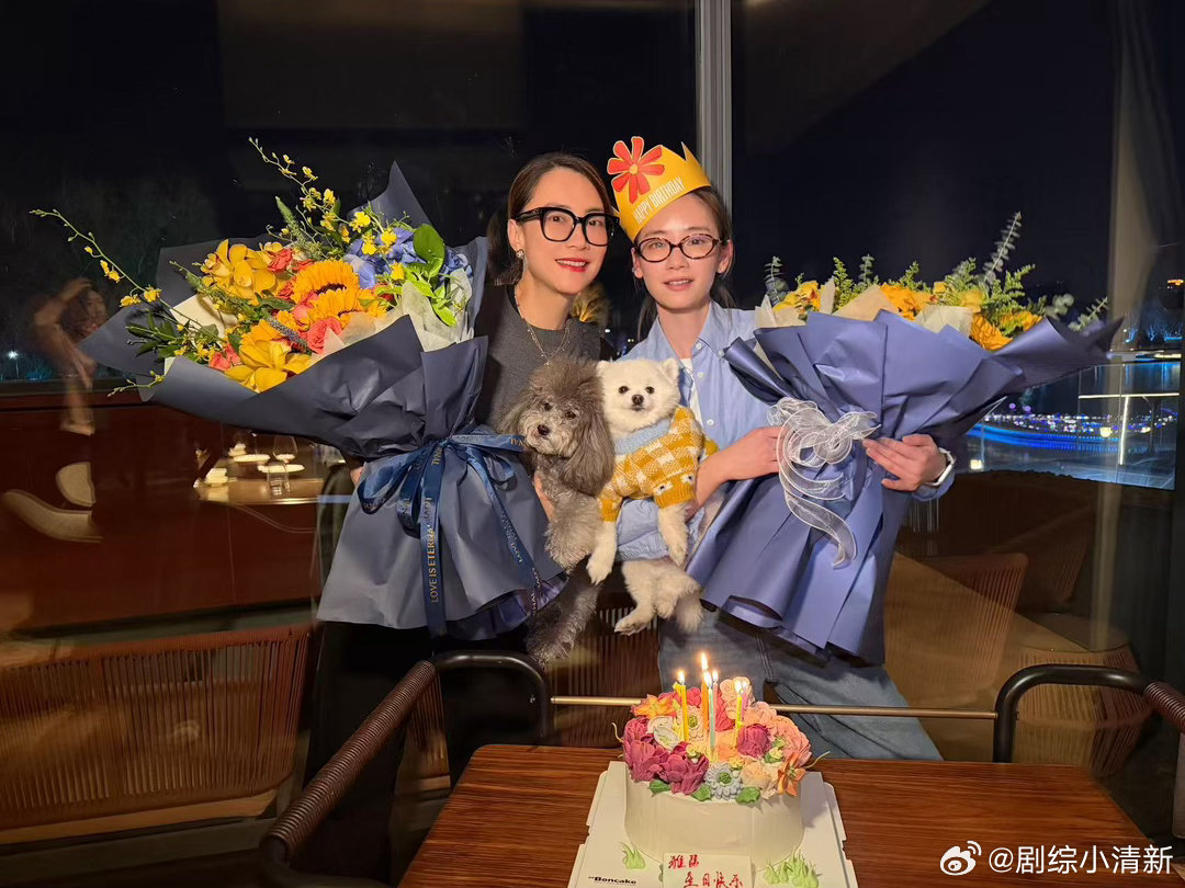 刘雅瑟模仿霍汶希太好笑了隐身的名字 谁懂啊！刘雅瑟趁着霍汶希不在，在办公室里模仿