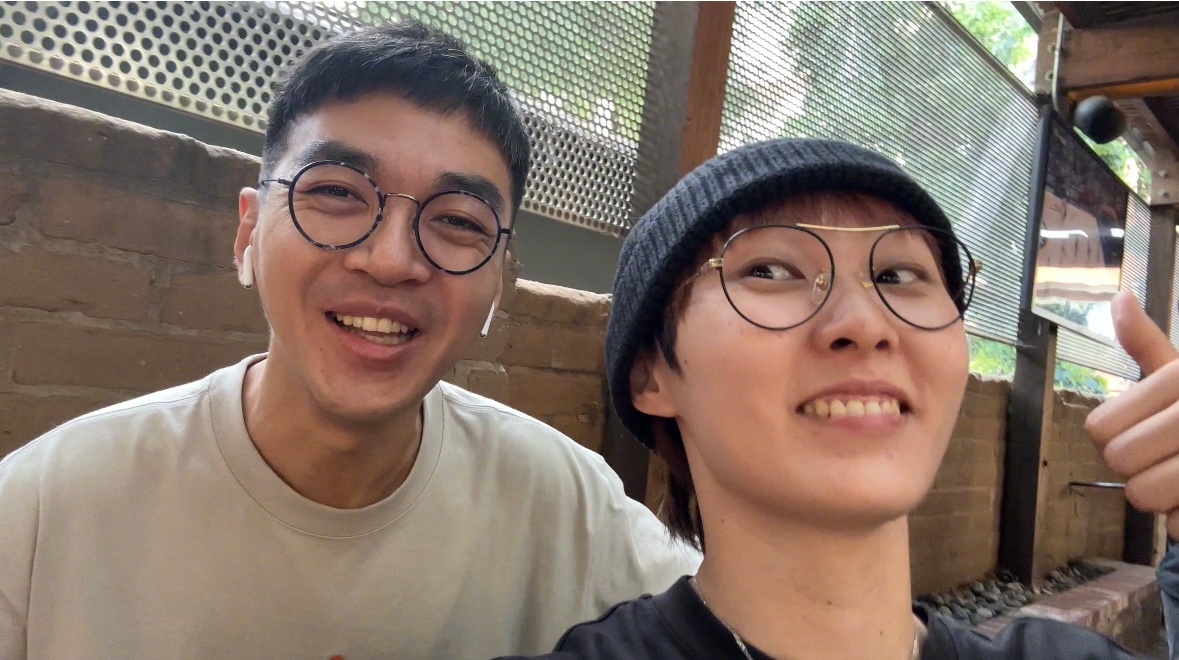 逮到这个男人了虽然没能一起走但是一起回也不错 还撞表带了 感觉带反了 像是我偷了