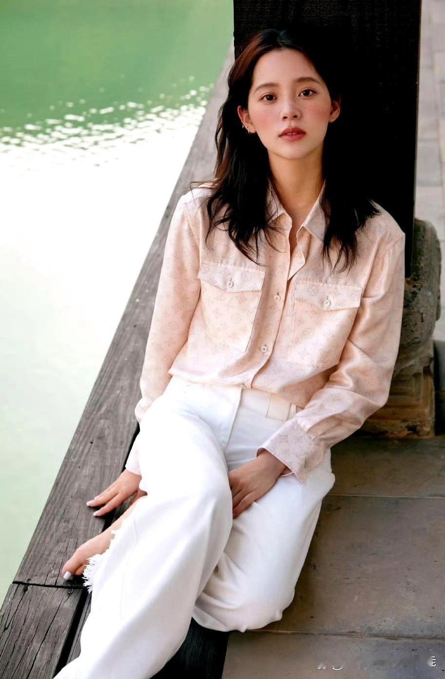 欧阳娜娜的最新写真，元气满满超可爱 