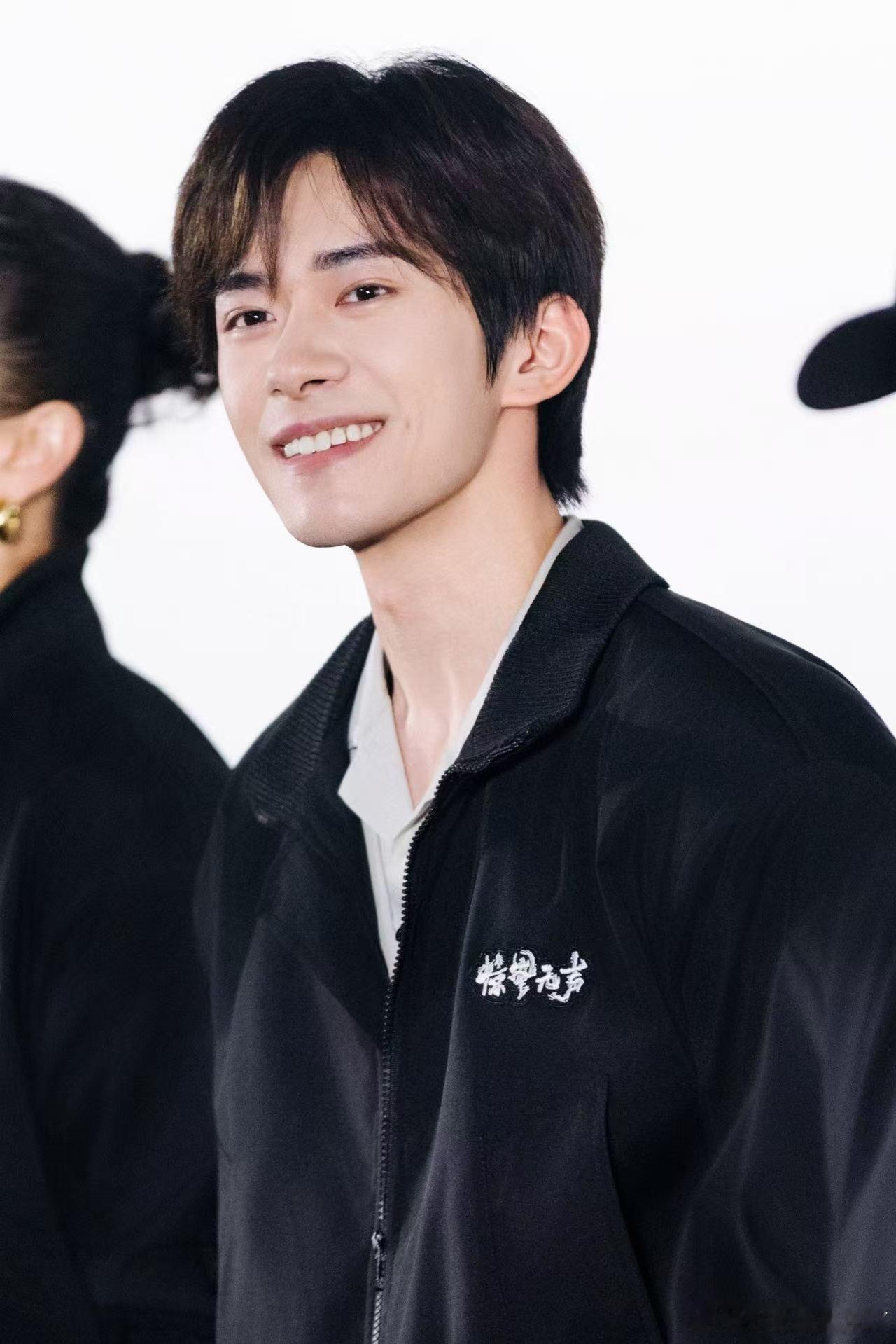 易烊千玺是有点演技症在身上 长镜头本来就容错率极低，还不能剪不能重来，千玺熬夜拍