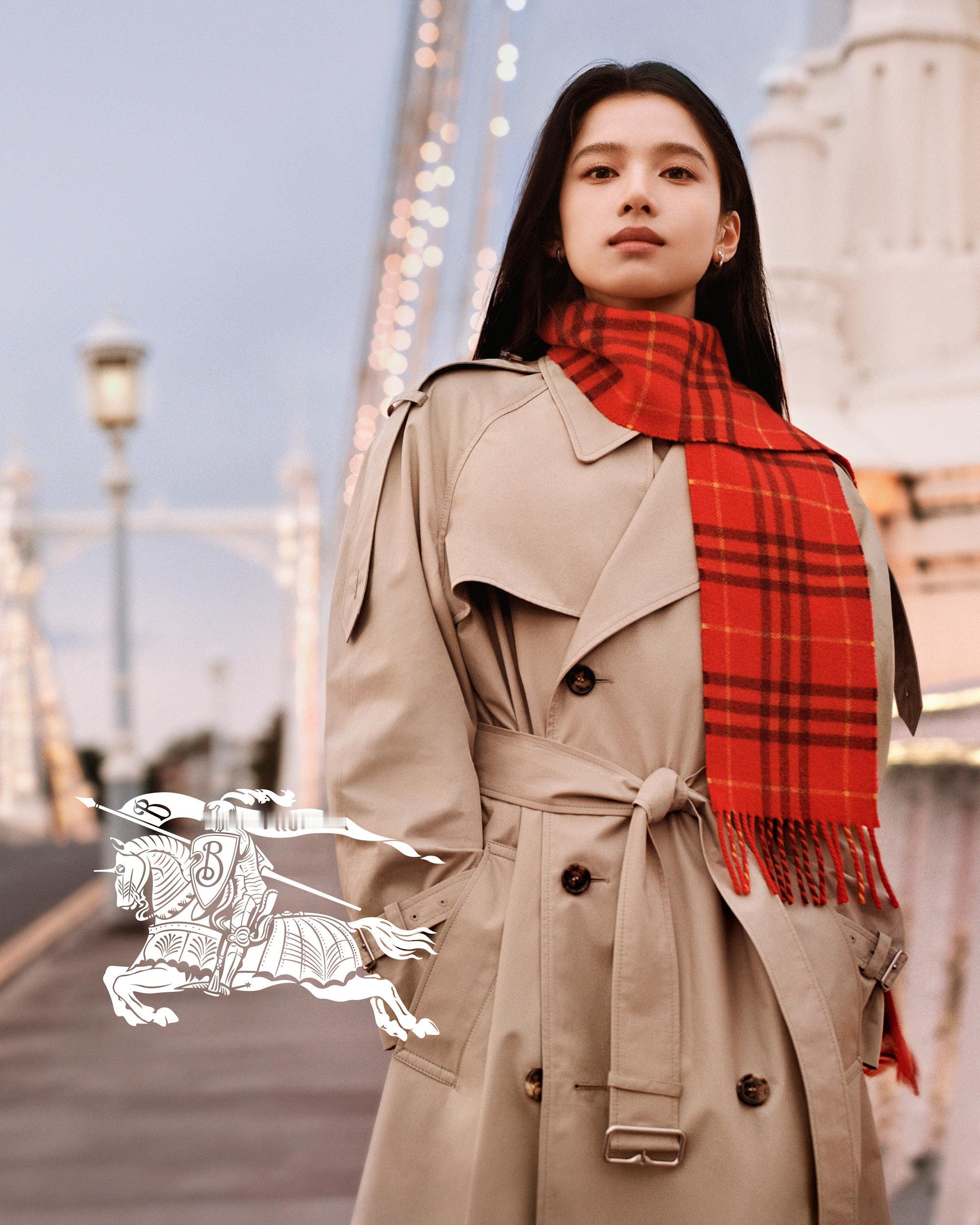 张婧仪  in  BURBERRY  两支广告囊括全球 + 扛大旗的新年系列 ，