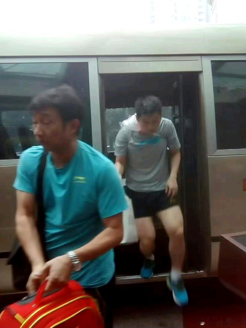 真不容易，咚咚一直是默默𠄘受堅持著