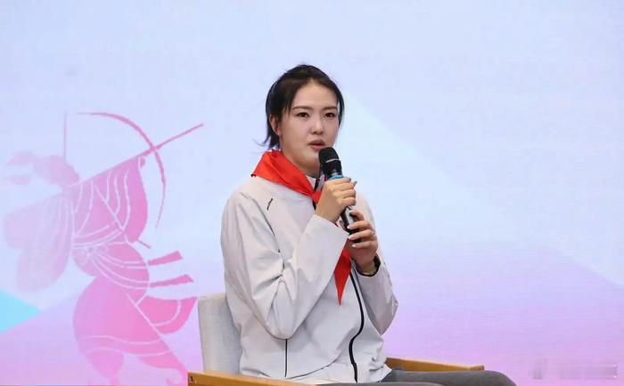 中国女排张常宁里约登顶十年再聚首 女排姑娘校园传递体育精神 今年是中国女排里约奥