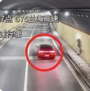 惊魂490公里！G75高速惊魂一幕，115码失控小车生死竞速，双向护航暖哭全网