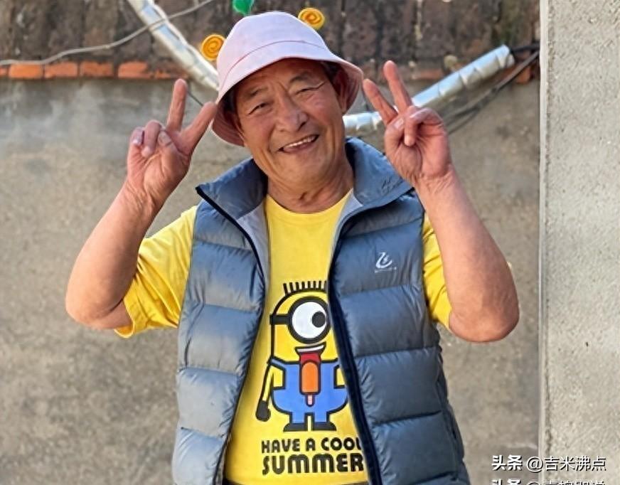 端午假期刚过，朋友圈里全是“一路走好”，四个人的名字挨着出现，时间紧得像赶场。张