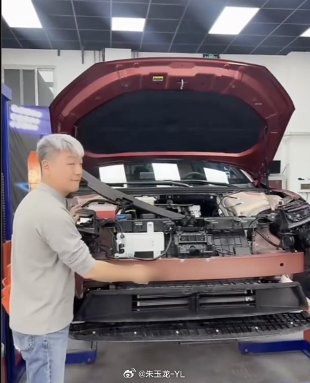 最近大家都在流行拆车，这种直观的拆车直播，很大程度是公开把产品的设计特点讲清楚，