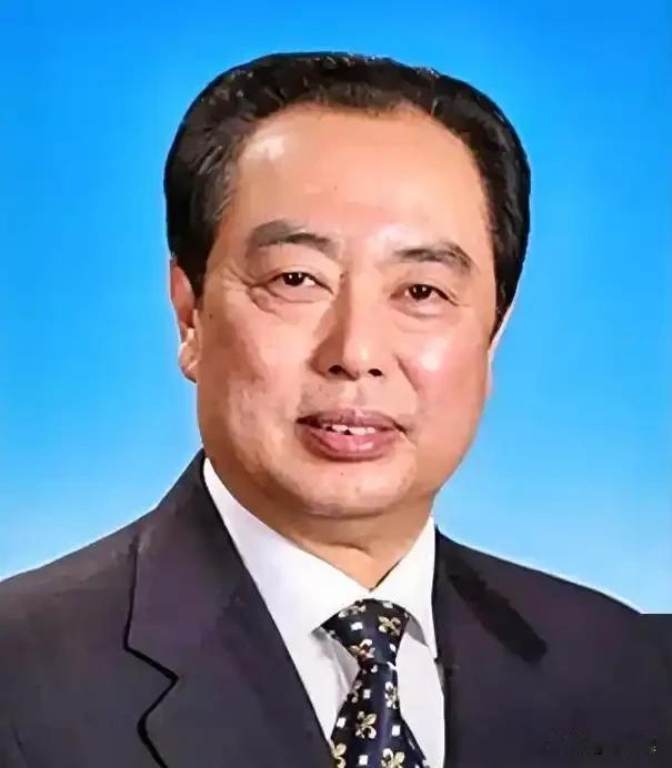 七十岁了，本该是提笼架鸟、含饴弄孙的年纪，冷刚却被一副冰冷的手铐送进了人生的“下