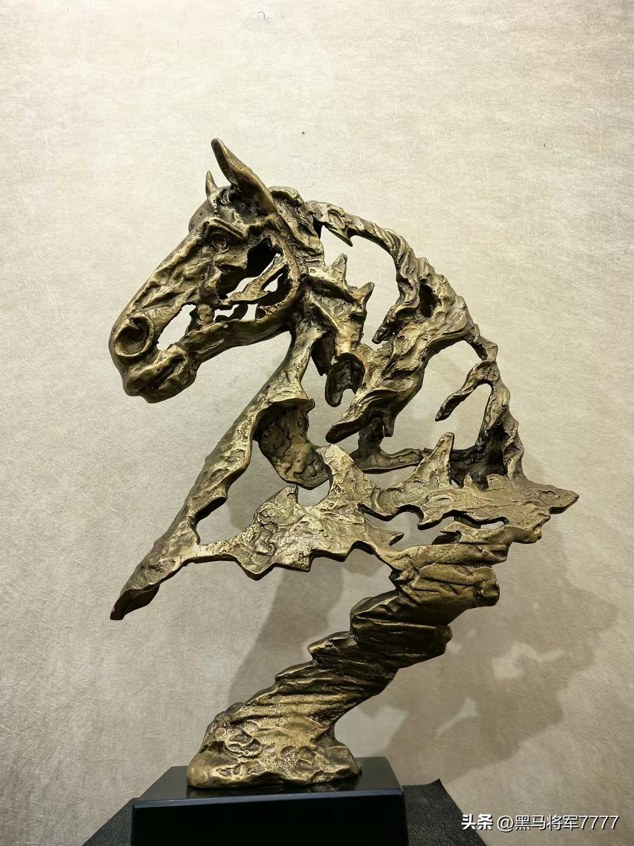 尺度之大，令人惊谔！看刚刚收盘的油价，竟拉出92～101的巨阳，而美股则来了个深