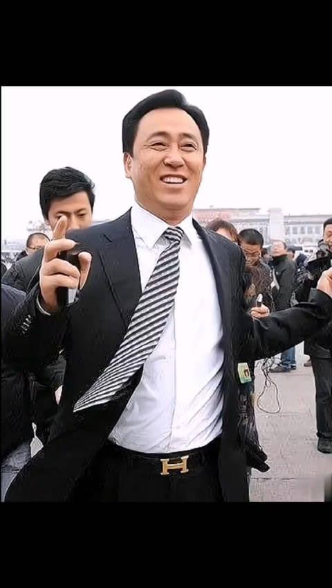 应了那句“眼看他起朱楼，眼看他宴宾客，眼看他楼塌了”