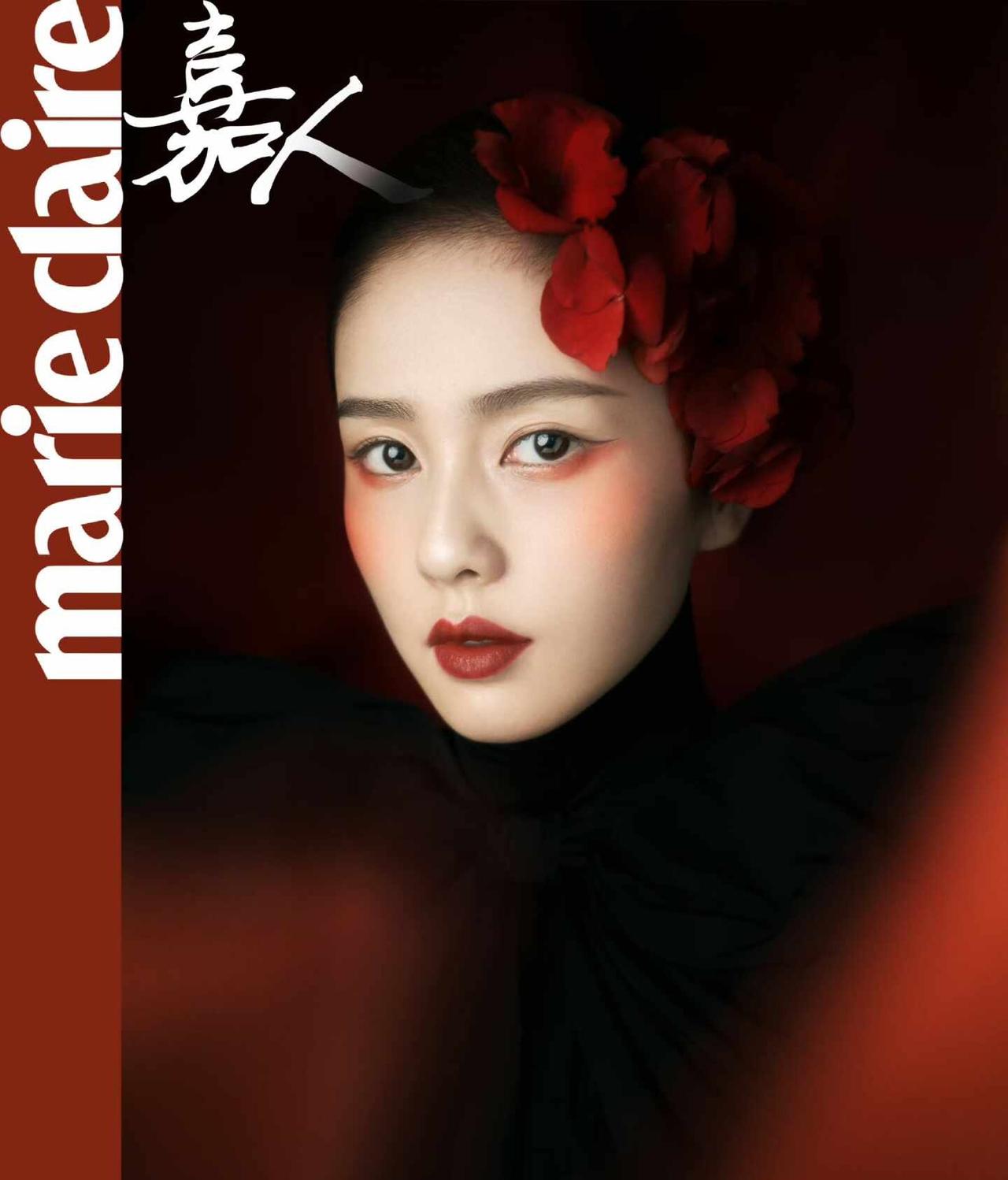 白鹿海棠中国妆太美了😊
白鹿的“海棠中国妆”是由明星彩妆师唐毅（章子怡御用化妆