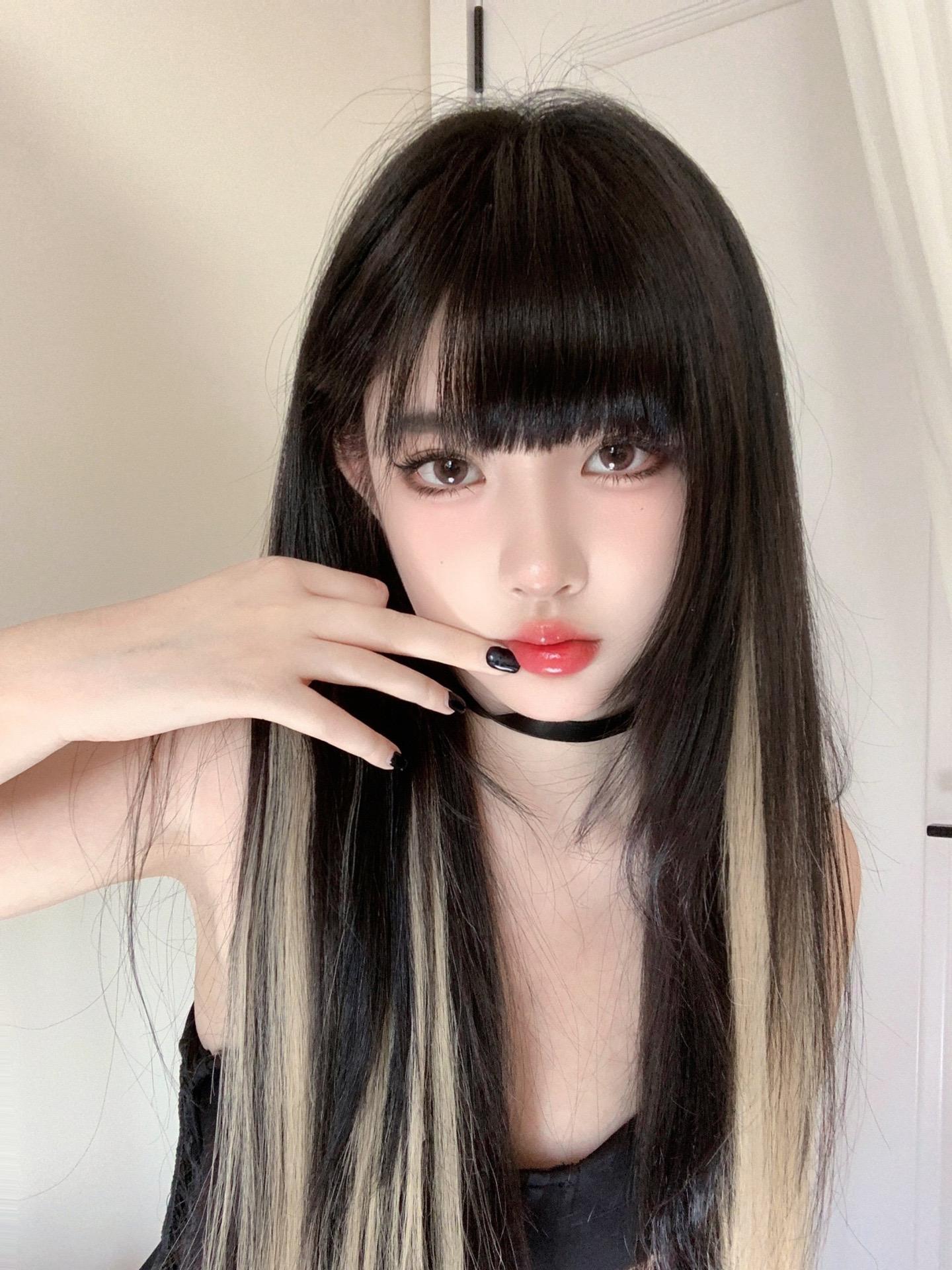 一个假发片get辣妹皮肤。