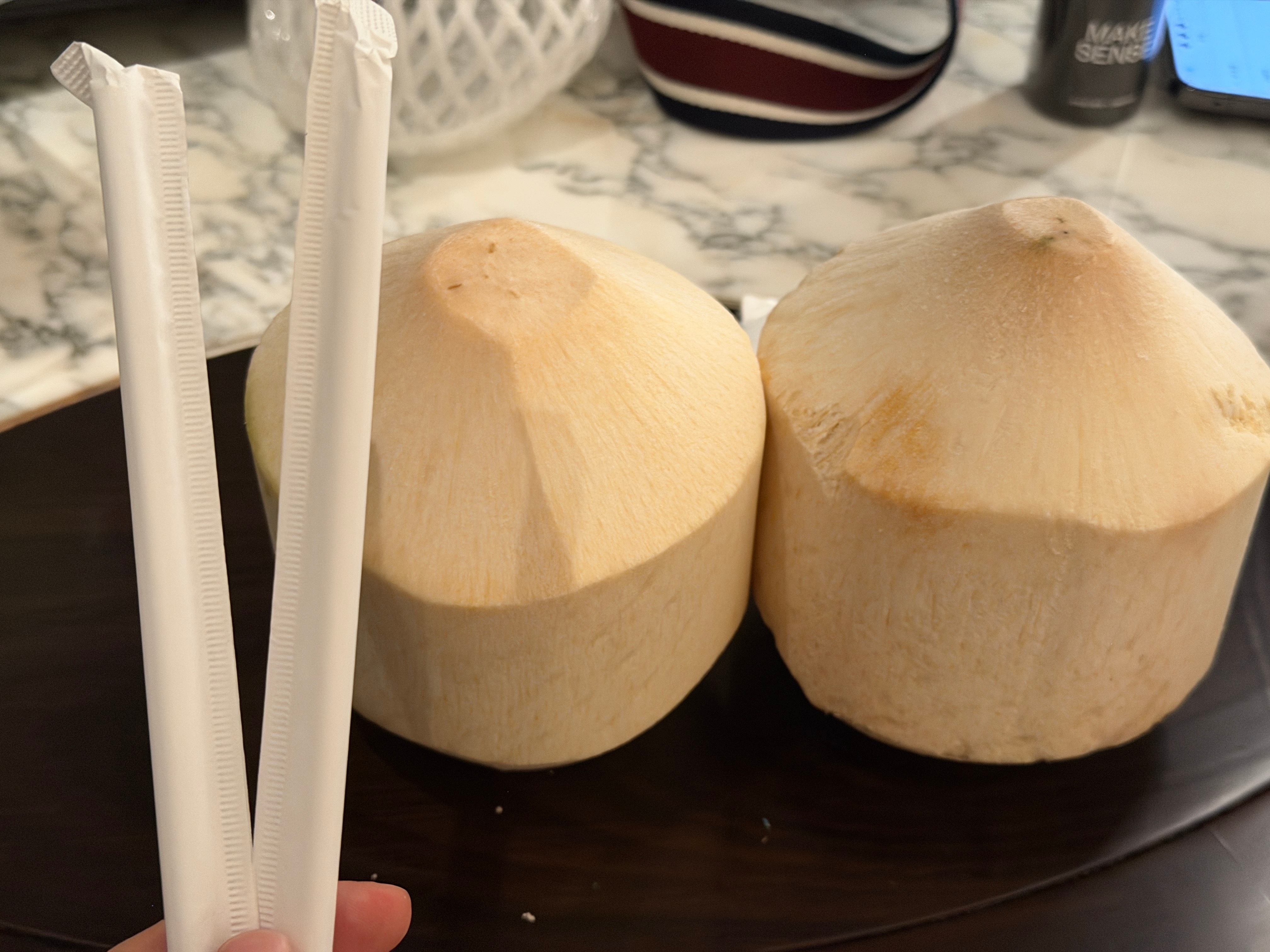 坏，没送开瓶器，就有俩吸管，我tm打不开。