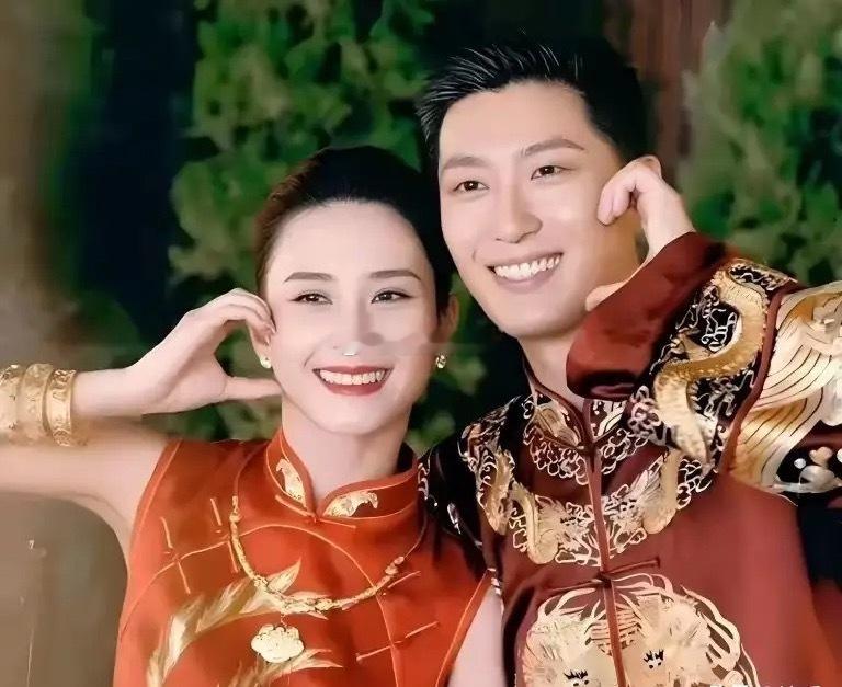 何超莲：“我和窦骁是在台湾认识的，我一个朋友的饭局，我当时去的很晚，然后窦骁坐我