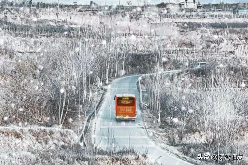 刚进腊月门没几天，就收到了发小的电话。

“哪天回来过年？”
我一时不知道如何回