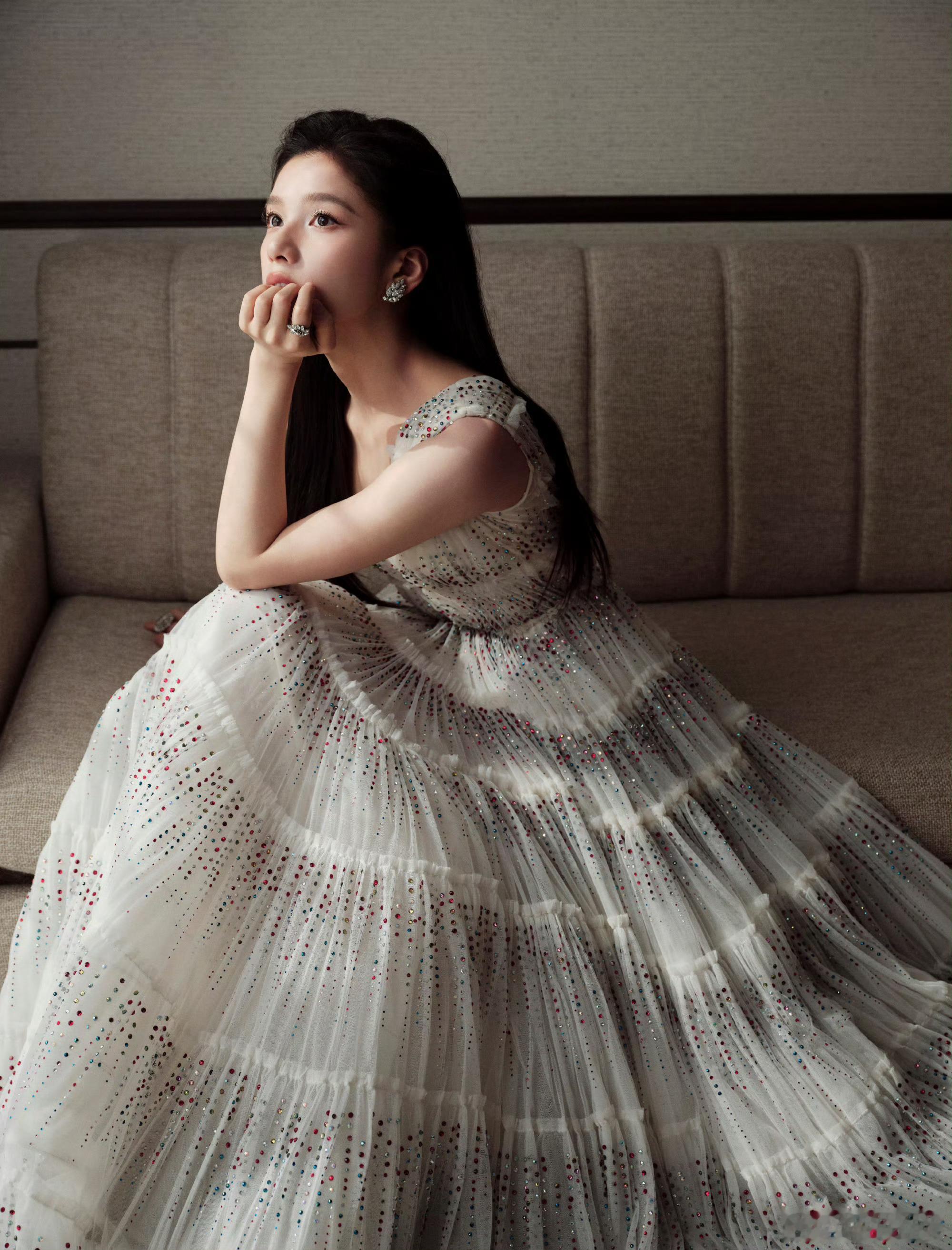 张婧仪兰蔻活动造型，好美，