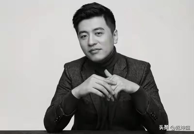 雪峰倒下了，融化在丙午年的3月24日，因为他是名人，才被大家所关注，而一同陪他去