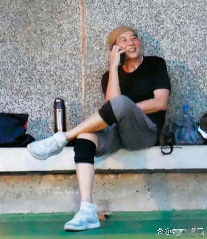 80多岁的秦汉打篮球，活力满满，像50岁一样年轻 ​​​