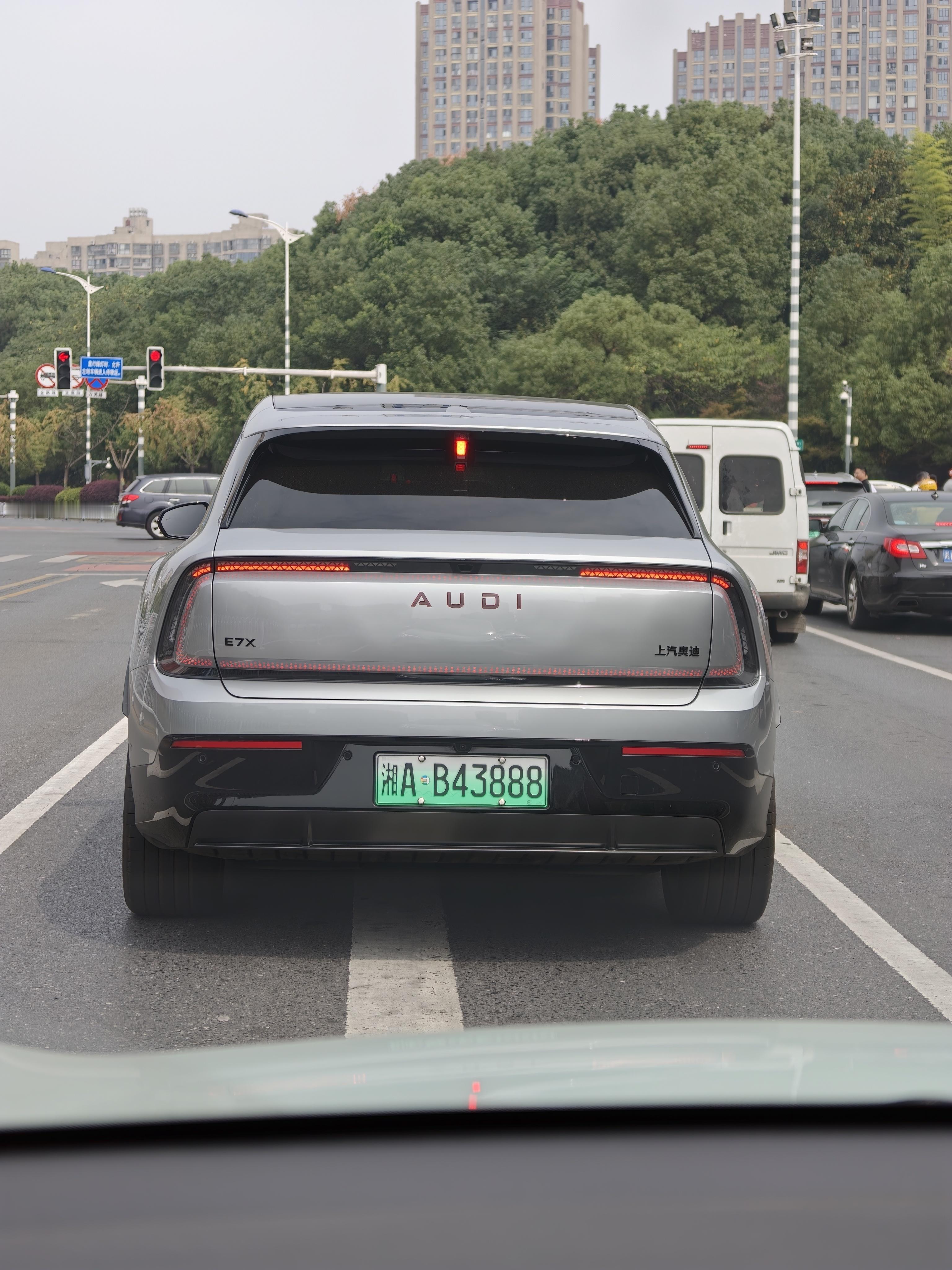 AUDI的E5还见到过蛮多次，但E7X是真少见啊[允悲] ​​​