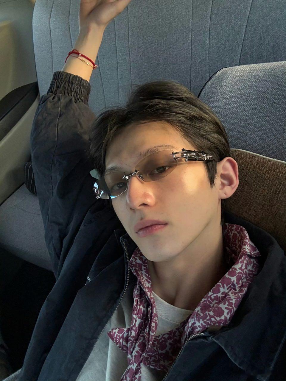 赖伟明 翻什么白眼啊 代拍被说之后翻白眼，赖伟明那无奈的表情，我隔着屏幕都能感觉