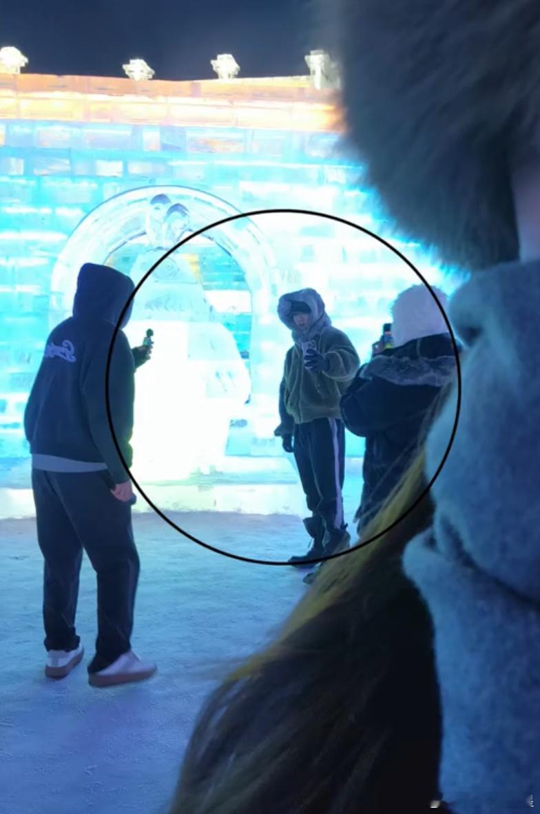 网友冰雪大世界偶遇了白敬亭冰雪大世界偶遇了白敬亭 我现在去冰雪大世界有点事 