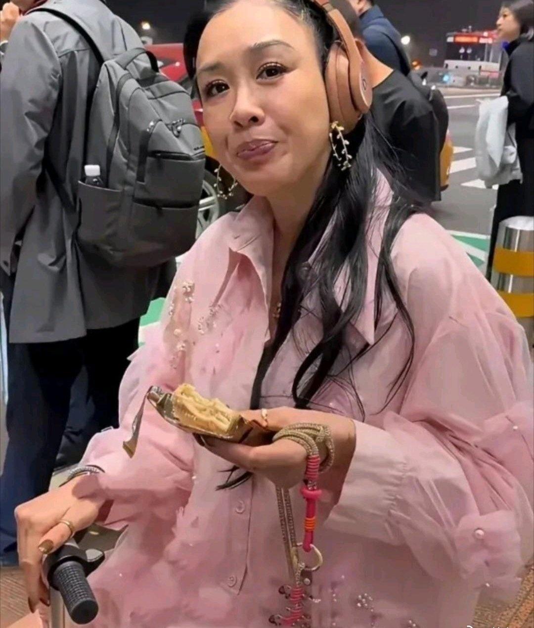 钟丽缇‏﻿‏没开滤镜的‌样‏子，太真实‏了‍﻿‍，这就‎是她最自然的‎‏状态。‏