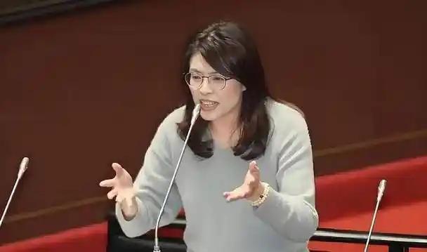 通过郑丽文大陆行，接待像女儿回娘家那种特殊情感的场面我被感动了，对郑丽文产生很多