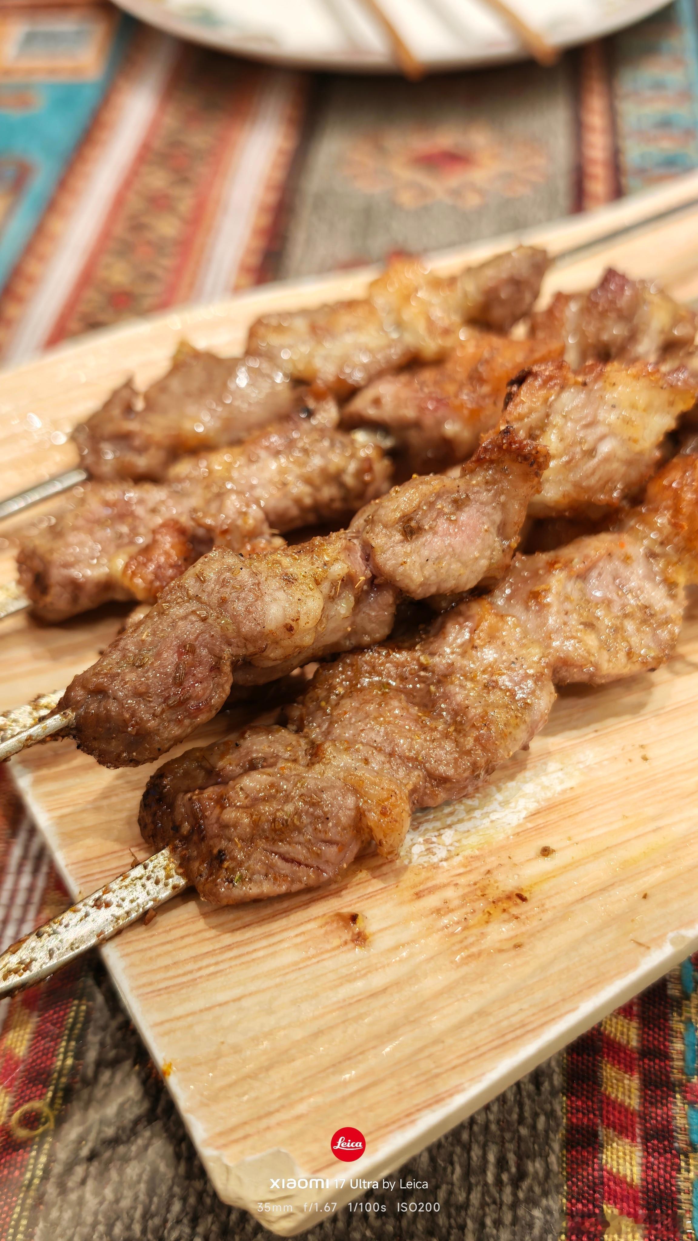 简简单单 吃个晚餐这家巴依老爷是服务最顶的每次我来服务员都跟我在新疆的朋友一样还