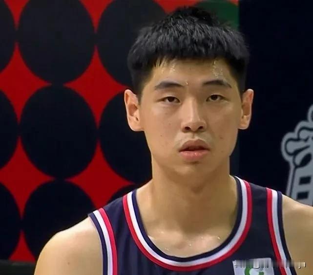 随着广州男篮83：103不敌山东男篮，本场比赛暴露出3个可笑的事实。

1. 事