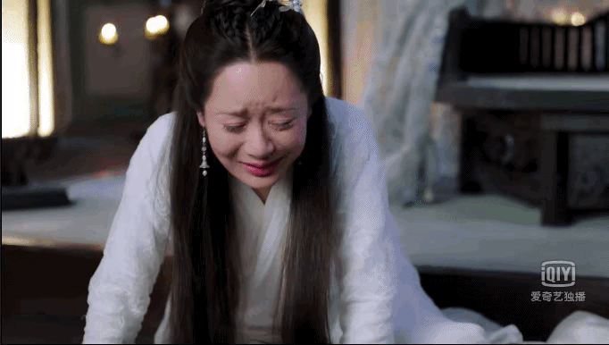 杨紫演技露馅，三个人物不同性格一个哭法，演技一成不变，脸倒是越来越馒，越来越肿，