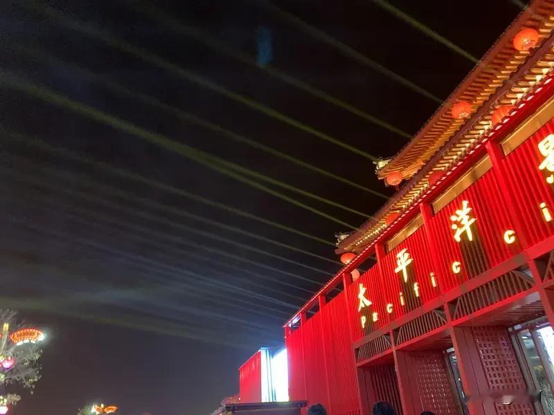我当然期盼世界和平！和平才能有力量感和拼搏精神的土壤。就像在古代的太平盛世，人们