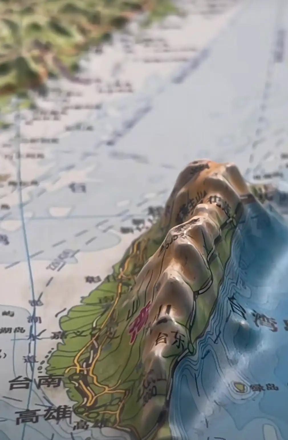 会成为第二个乌克兰吗
前天，特朗普签署命令，通过了新的对台法案，据传，赖某也在准