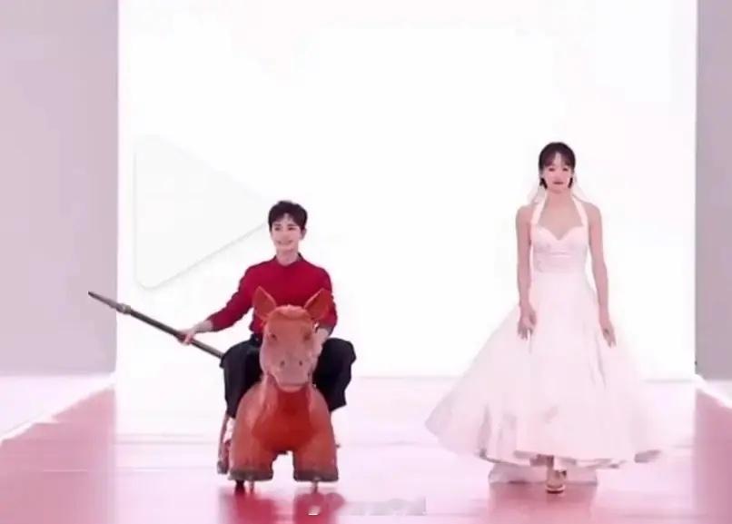 今日最诡异的来了 谁给曹骏出的招？？我服了骑马的是曹骏，社s的是宋茜星光大赏红毯