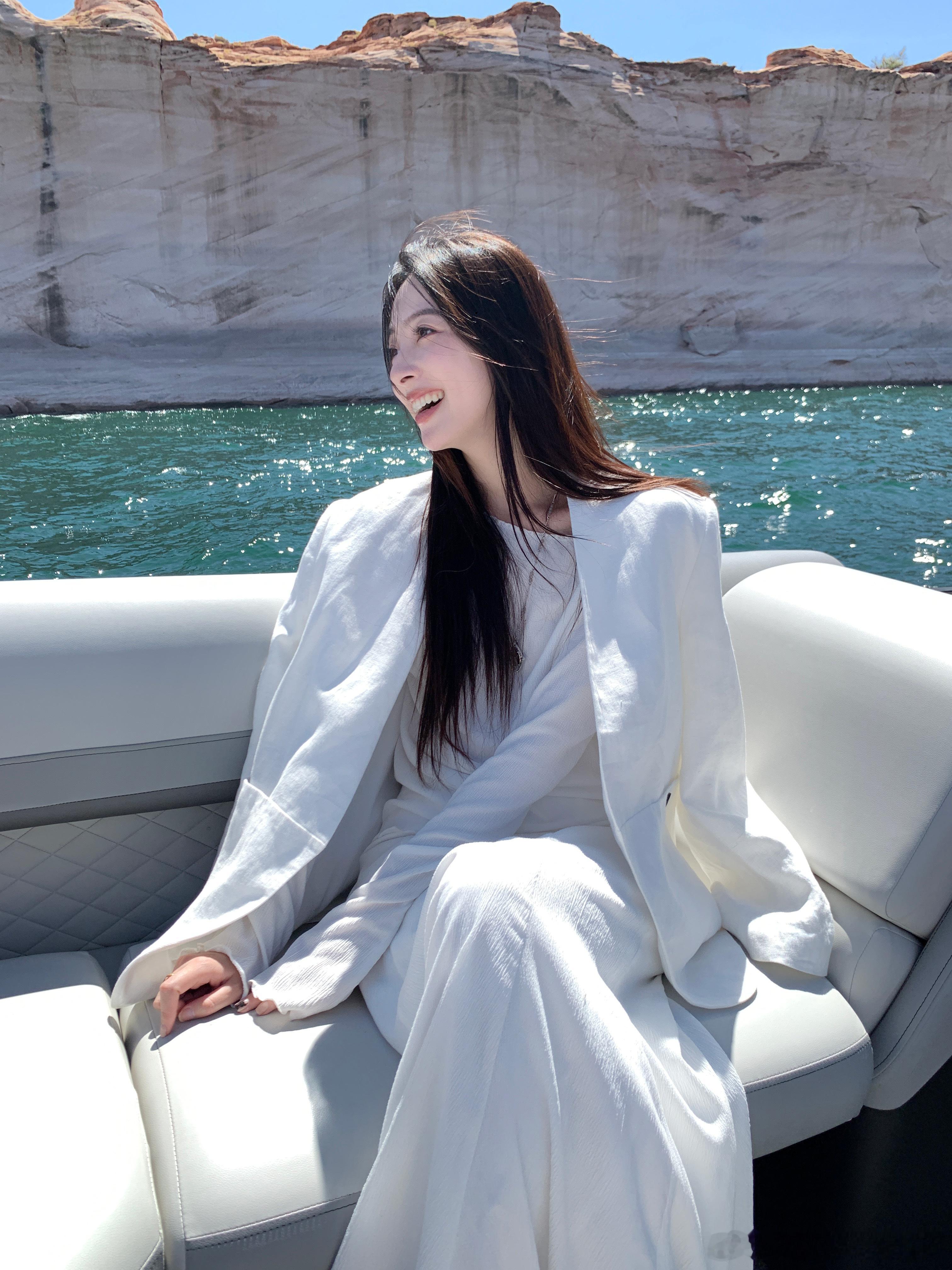 地球奇景🌊坐了“过山车”下来打卡Jennie同款鲍威尔湖在荒漠峡谷里乘风破浪，