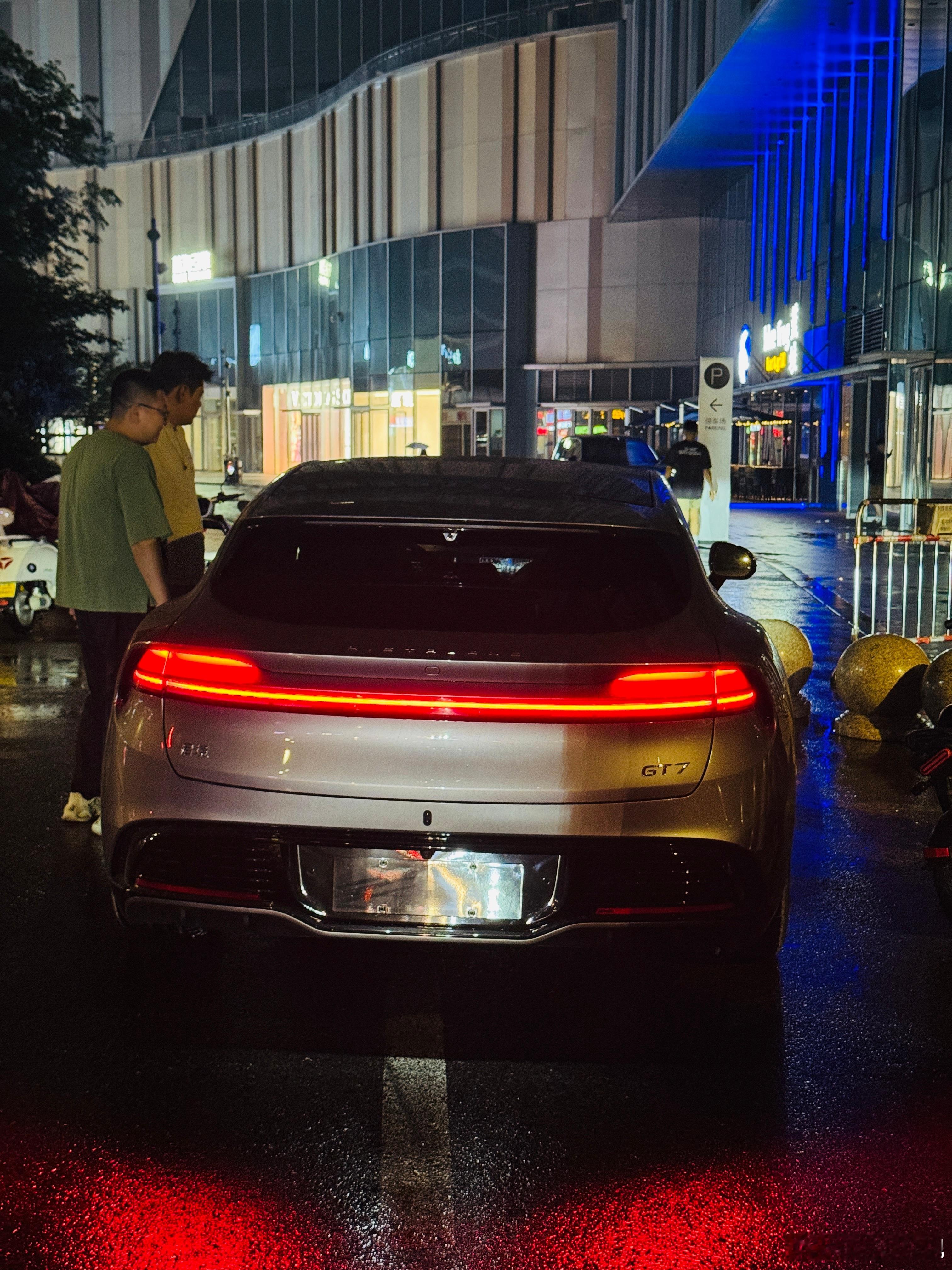 杭州看到的第一台 启境GT7 